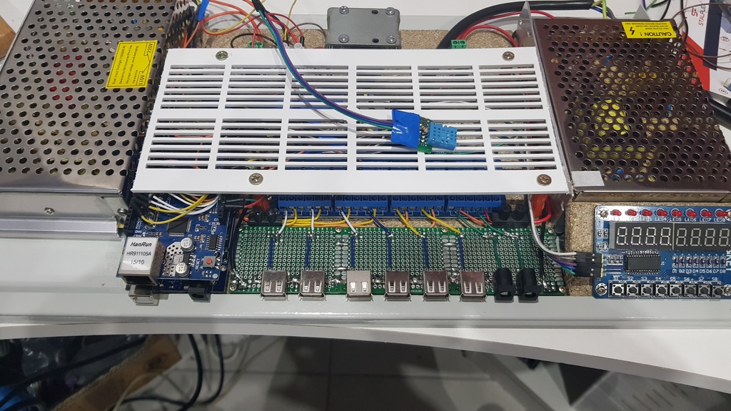 Arduino smart power controller on a 1U rack shelf
